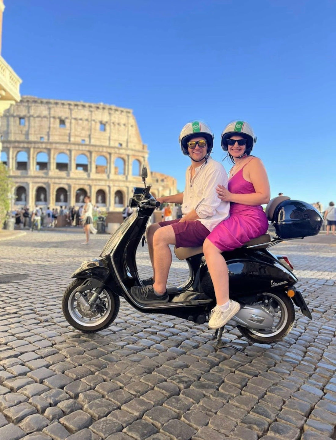 Serve la patente per guidare la Vespa a Roma? Guida per italiani e turisti
